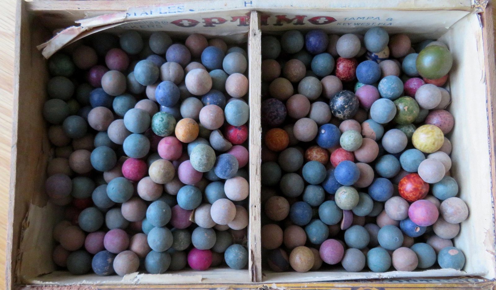 Grouping of over 400 clay marbles, most in very good: Grouping of over 400 clay marbles, most in very good condition, various colors. Early to mid 20th century.
