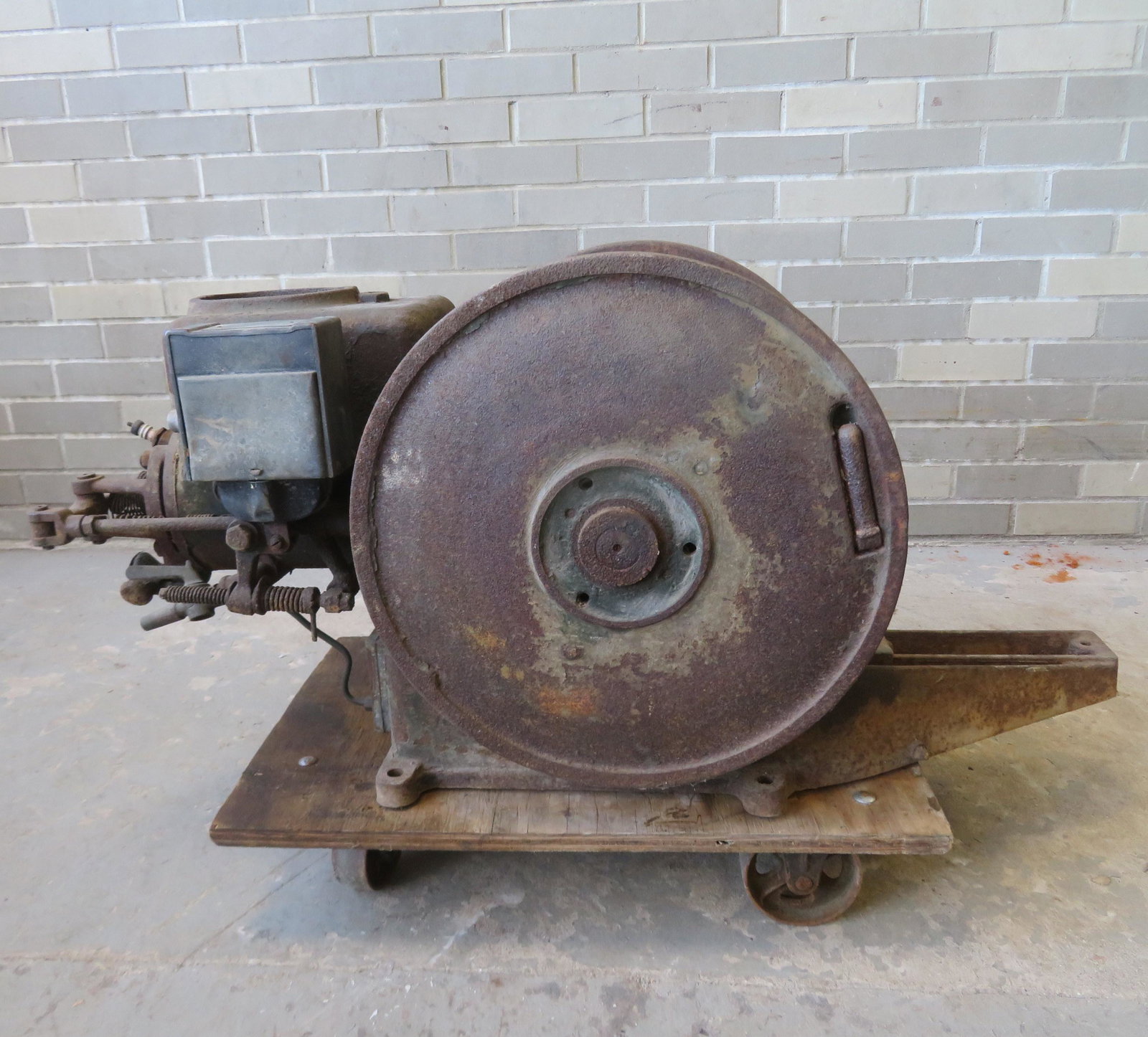 The Delaval Separator Company engine, 1 1/2 W HP. 39"L: Engine marked "Alpha / Delaval Separator Co.", 1 1/2 W HP. 39"L x 21"W x 19"H. Note, all engines are sold as-is, non-working, possibly missing parts, some with surface rust, some with traces of origin