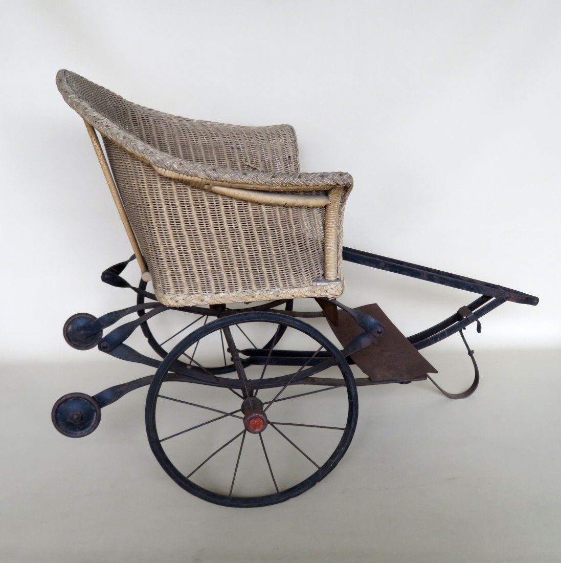 Heywood Wakefield wicker pull cart. (1 of 8)