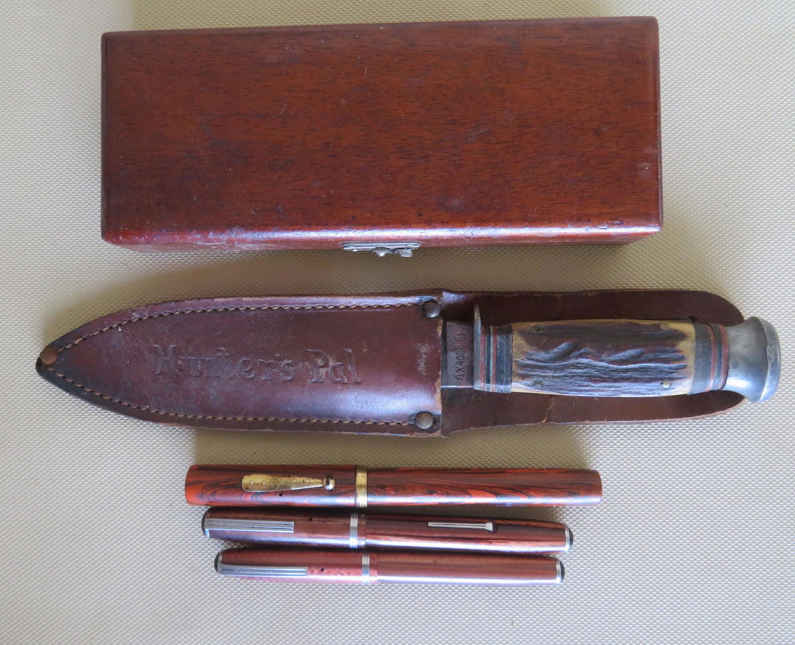 Grouping of collectibles.: Grouping of vintage gents collectibles including 2 Esterbrook fountain pens, 1 Ideal marbleized fountain pen - marked 56 on end of barrel - signed Waterman on nib, a hunting knife with bone handle hav