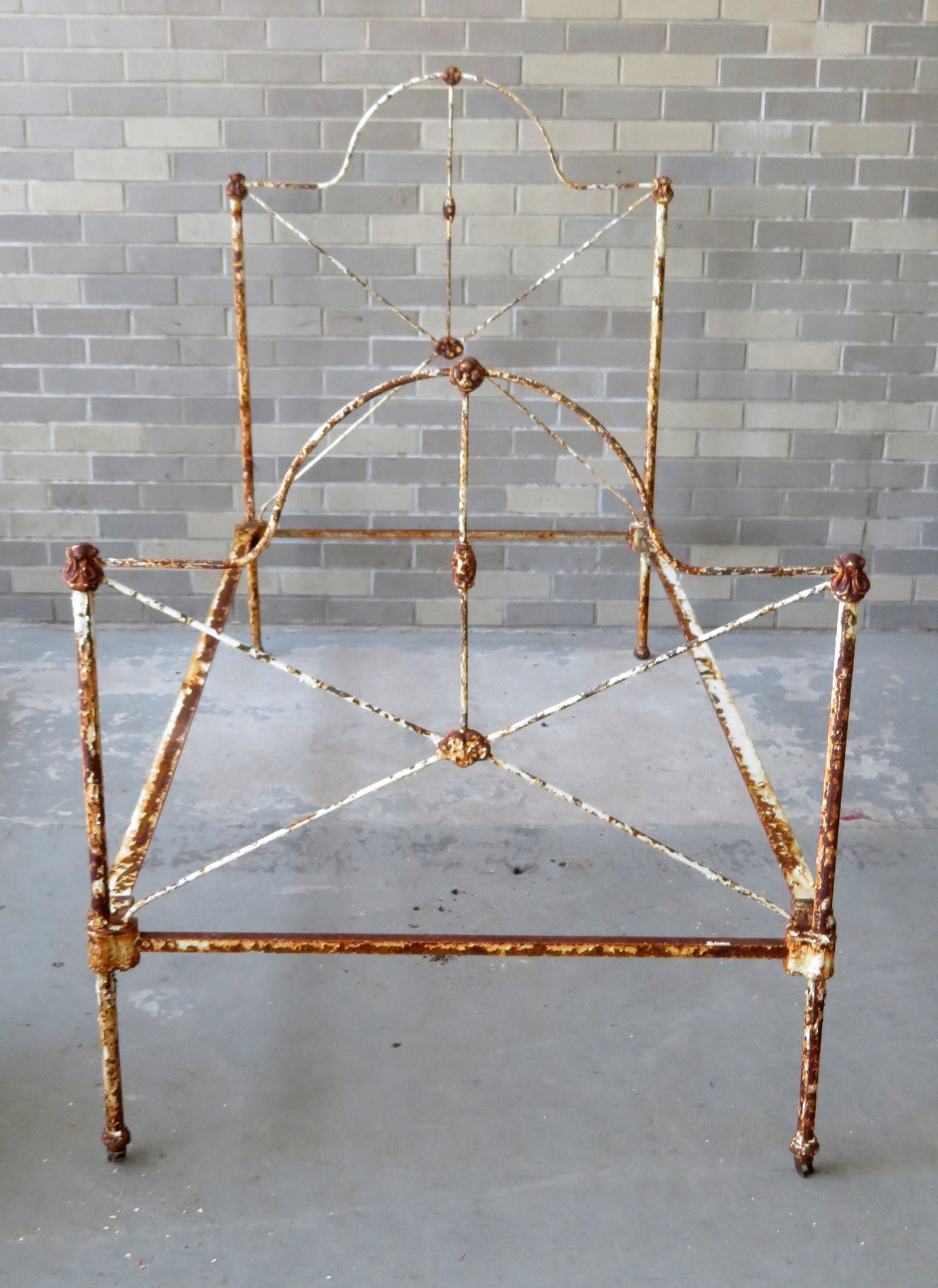 Two Victorian iron beds. (1 of 11)