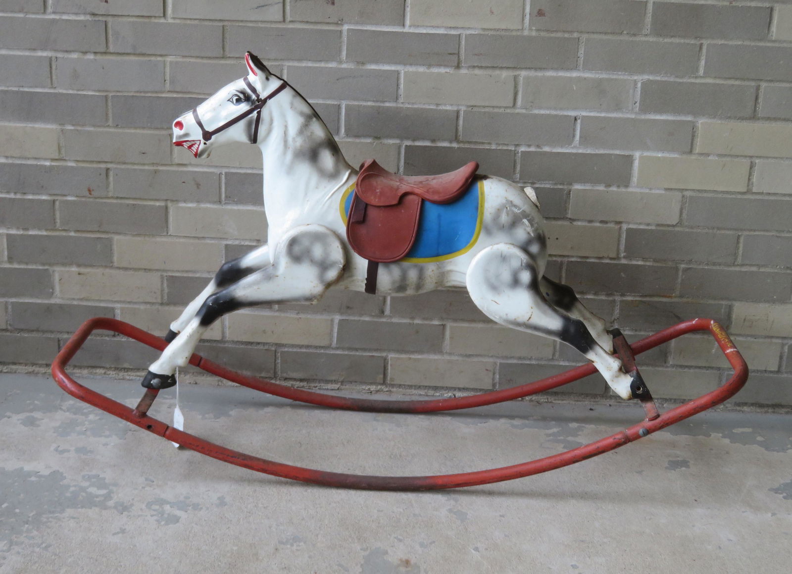 Sheet metal hobby horse in original paint. (1 of 6)