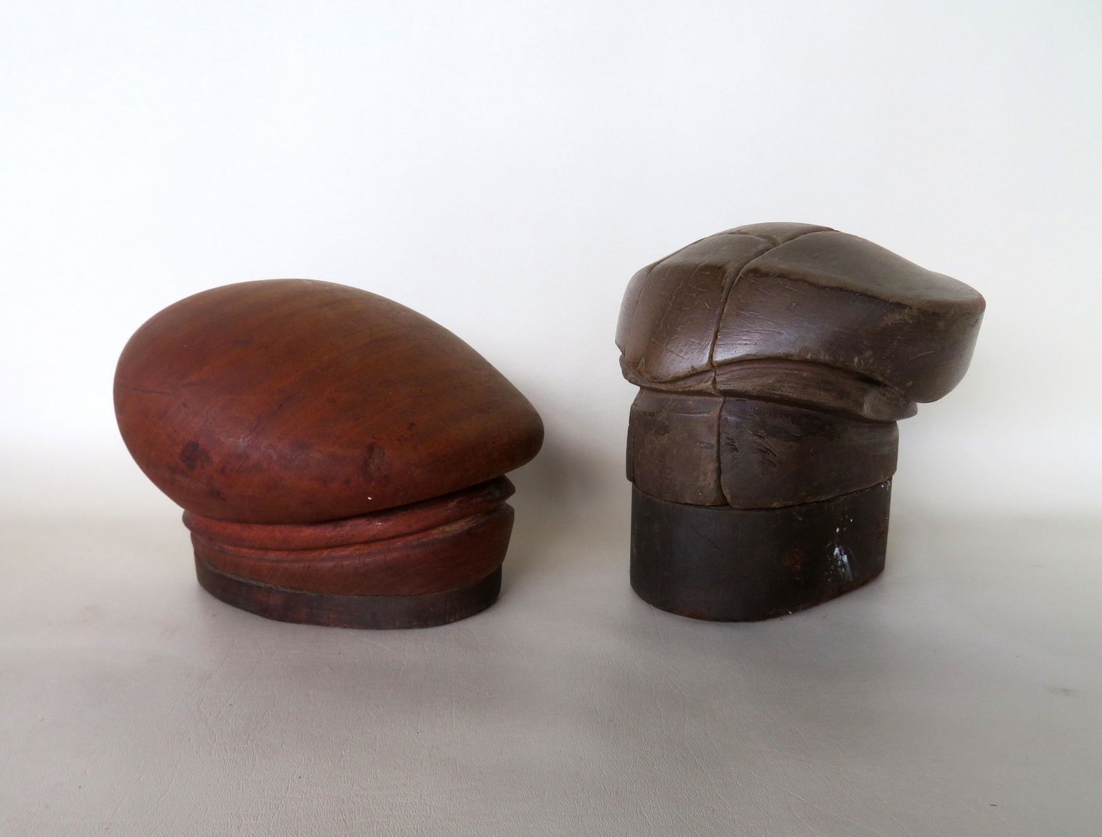 Two wooden hat molds, late 19th century, both in very: Two wooden hat molds, late 19th century, both in very good condition.