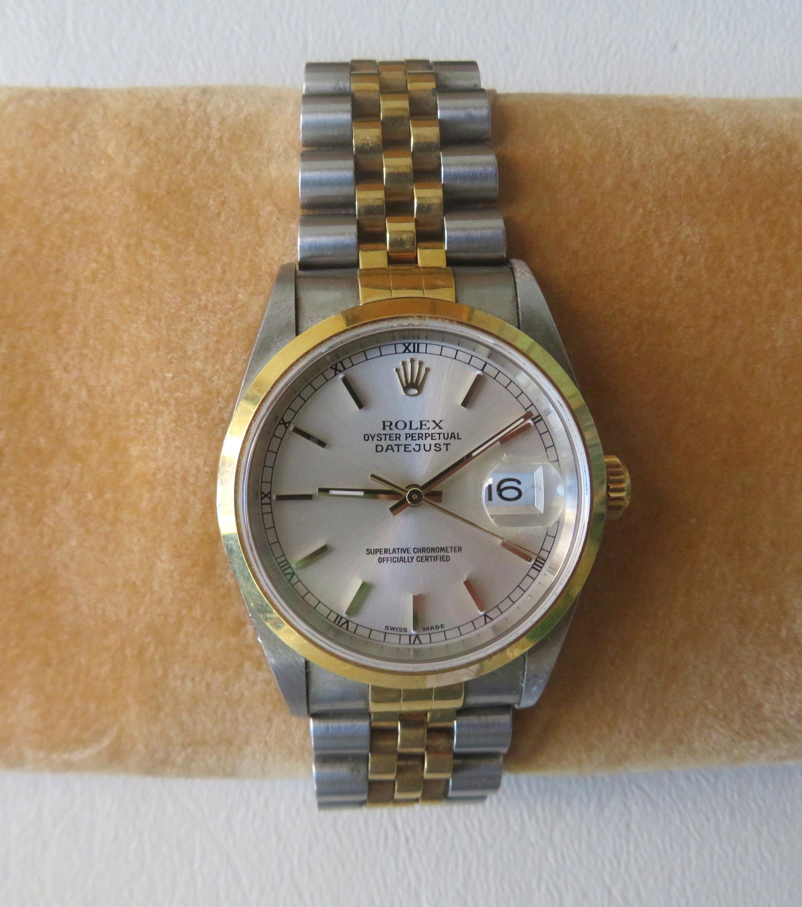 Rolex Oyster Perpetual DATEJUST gent's chronometer: Rolex Oyster Perpetual DATEJUST gent's chronometer watch, having an 18k yellow gold bezel with silver dial marked Swiss Made, and the bracelet in Oystersteel and yellow gold. Comes with original paper