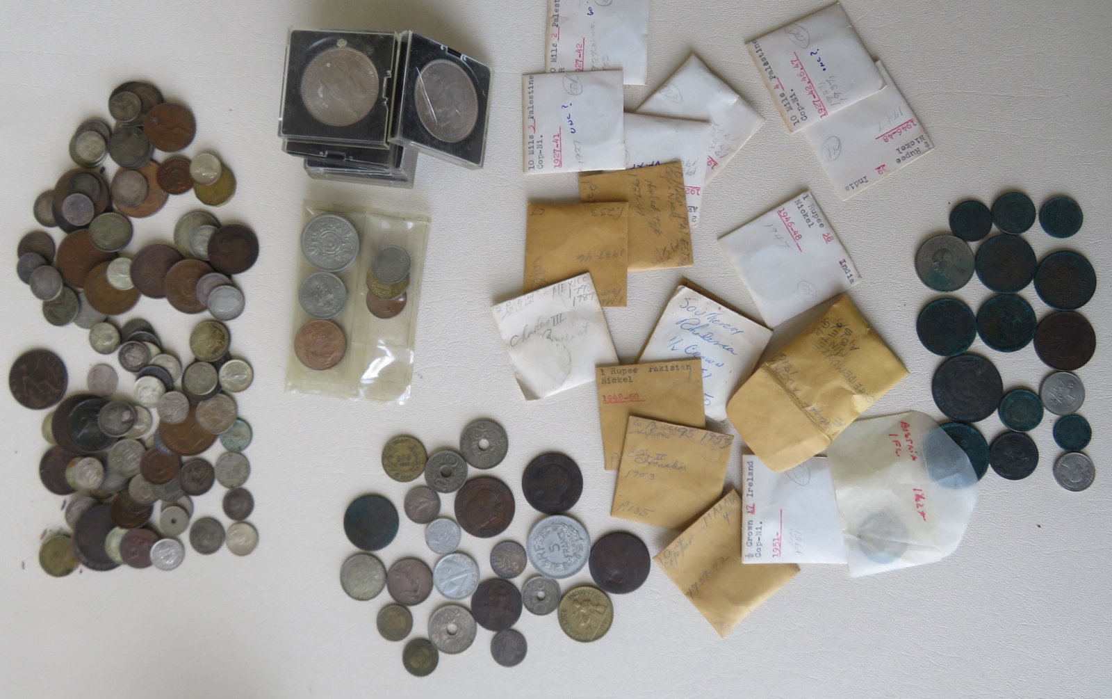 Grouping of foreign coins including: 4 Austrian coins: Grouping of foreign coins including: 4 Austrian coins 1816; 6 Great Britain 5 shilling coins 1950's; 1 Pakistan Rupee 1950; 2 Malaysia 1942; 1 Rhodesia 1/2 crown 1951; 1 Mexico 1/2 R1 Charles III - mi