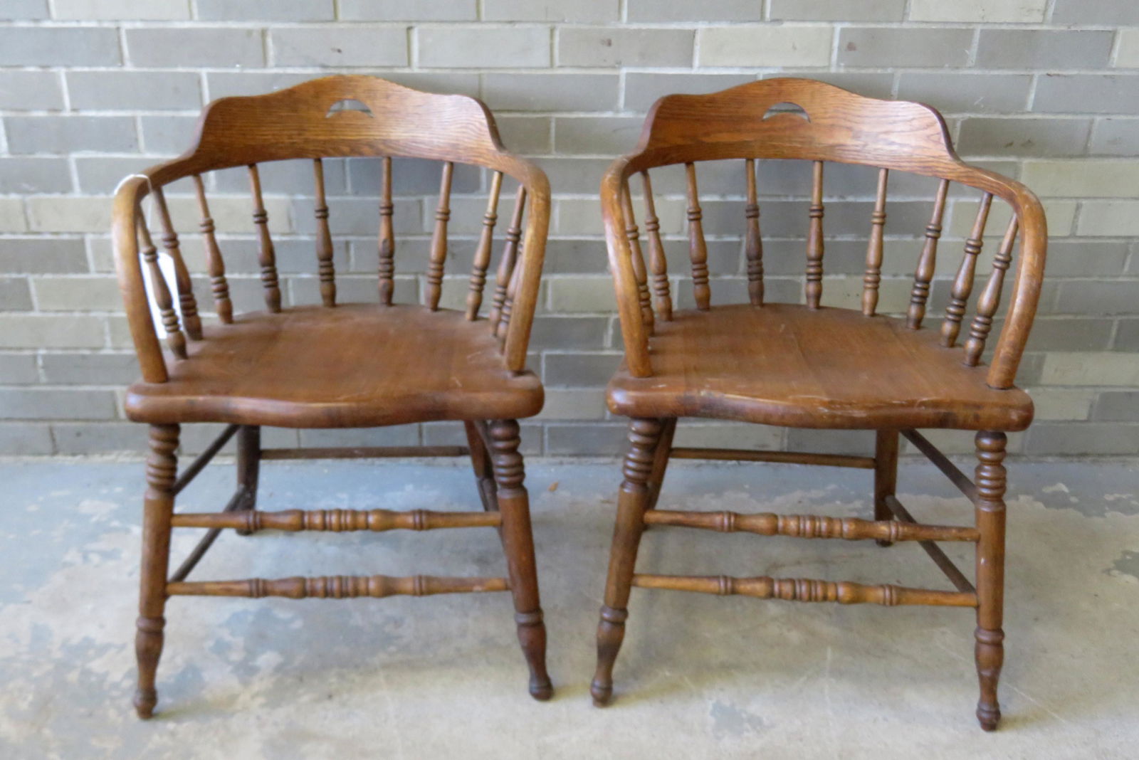 Two oak firehouse Windsor chairs - both in very good: Two oak firehouse Windsor chairs - both in very good condition.