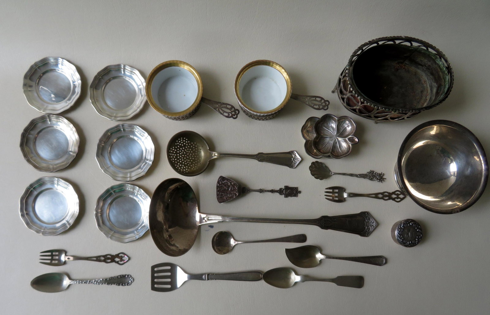 Grouping of .925 silver, .835 silver, .90 silver and: Grouping of .925 silver, .835 silver, .90 silver and .800 silver objects. The sterling silver pieces weigh 18.7 troy oz. of pure silver; the .835 silver pieces weigh 4.6 troy oz of pure silver; and th