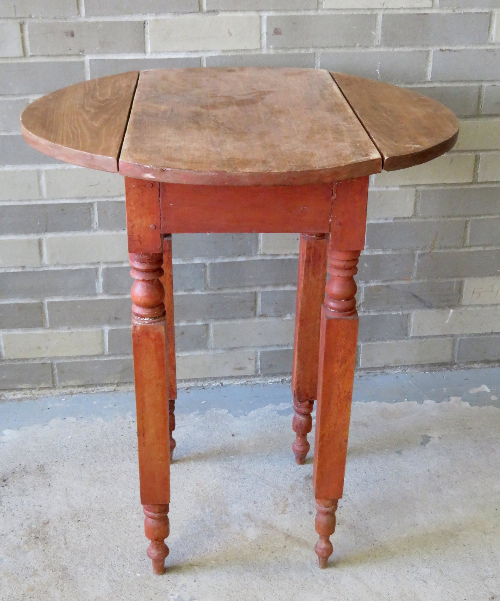 A small drop leaf sewing table with NY legs, mid to: A small drop leaf sewing table with NY legs, mid to late 19th century. Good condition.