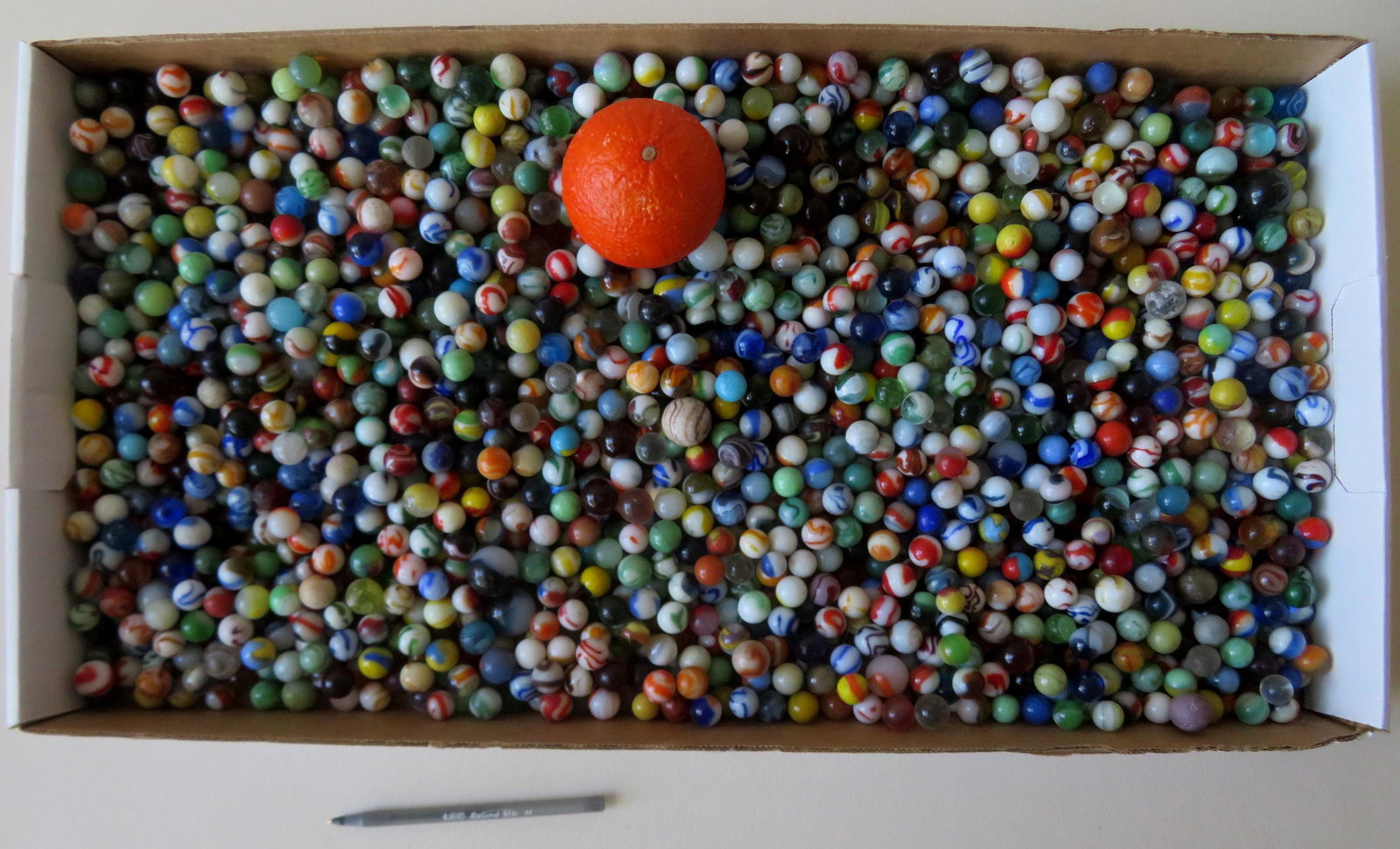 Large grouping of over 1200 vintage marbles, most in: Large grouping of over 1200 vintage marbles, most in good condition and circa 1950 or earlier. See photos for more details.
