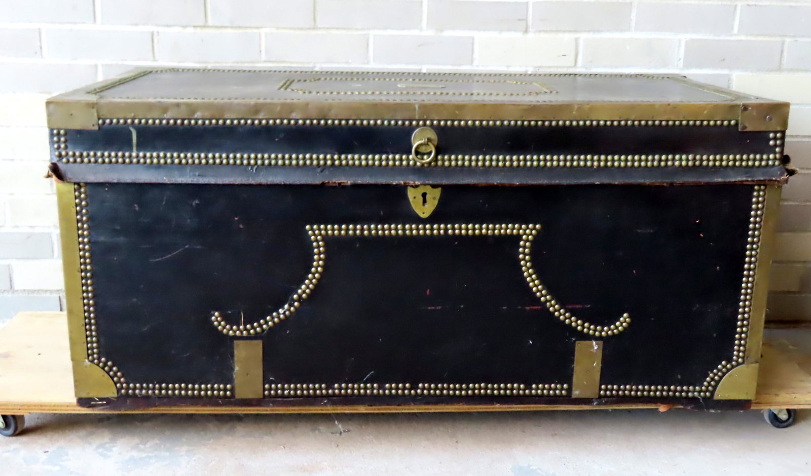 Chinese export camphor wood trunk, leather bound with: Chinese export camphor wood trunk, leather bound with brass tacks and banding, 18th/19th century. 41"W x 20 7/8"D x 18 3/4"H. Very good condition. Provenance: From the estate of Zane Z. Studenroth Jr.