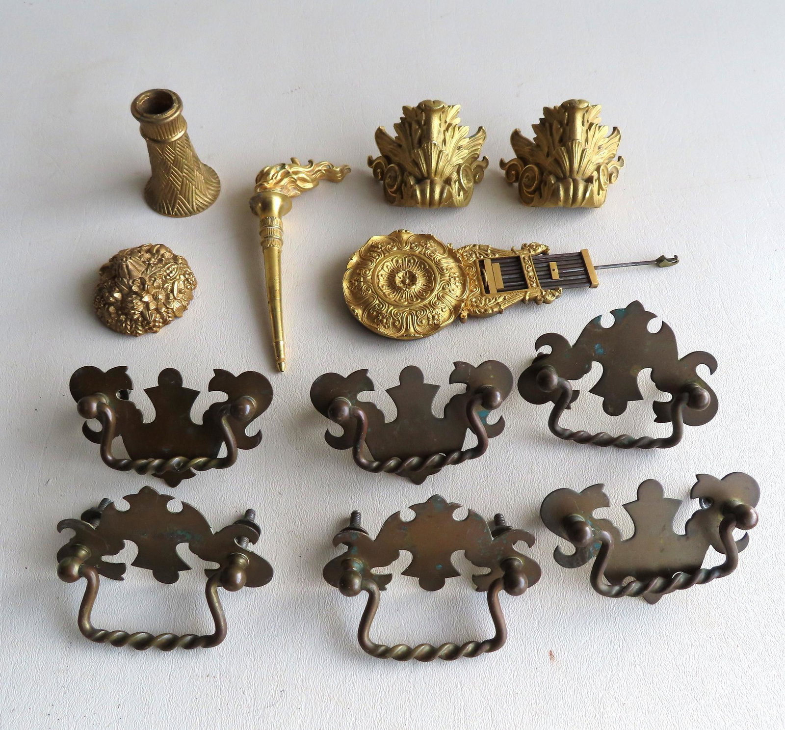 Grouping of vintage brass and bronze hardware.: Grouping of vintage brass and bronze hardware - see photos for details. All in good condition. Provenance: From the estate of Zane Z. Studenroth Jr., Hudson NY.