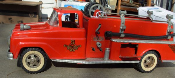 Tonka Fire Pumper 1961 & Buddy L Texaco Pumper: Tonka Fire Pumper truck 1961, no hose, hydrant or roof light, good cond. snf AMF Wen-Mac Texaco Fire Pumper, missing hoses Buddy-L very good cond.