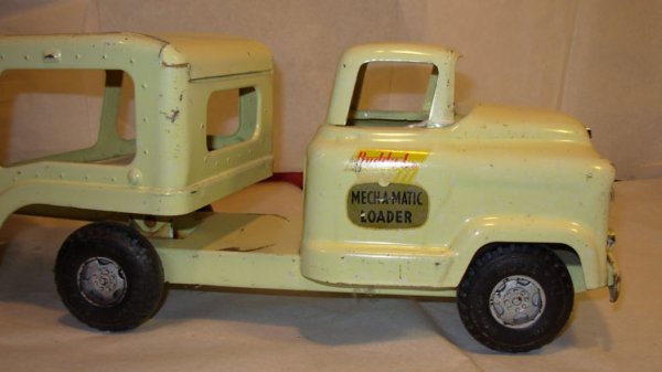 Buddy-L "Mecha-Matic Loader" car hauler in very go: Buddy-L "Mecha-Matic Loader" car hauler in very good cond.