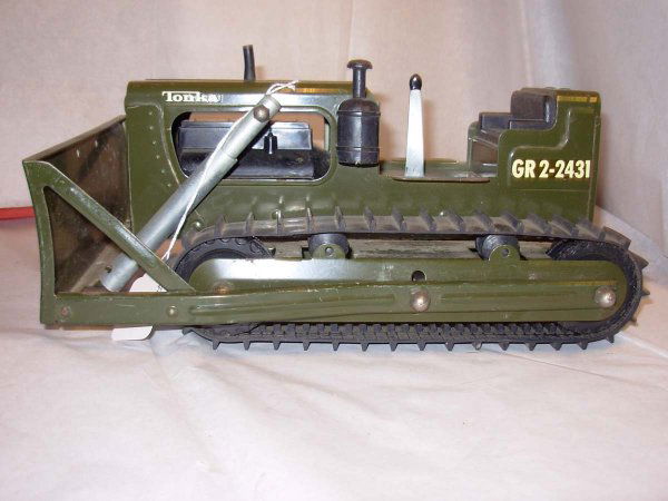 2 Tonka Giant Bull Dozers 1964, 1 Army 1 Orange: Tonka Army Giant Bull Dozer 1964 #563, and one Tonka giant bull dozer 1964, both very good condition.