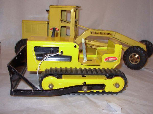 Tonka Bull Dozer and a Grader & Tonka Trencher: Tonka Bull Dozer and a Grader w/steering missing stack & dent in roof. Also Tonka Trencher; all are in good to very good cond.