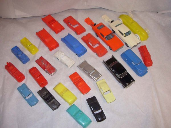 Plastic lot: Renwal, F&F Mold cereal premiums, etc: Plastic lot: Renwal, F&F Mold cereal premiums, etc 25. pieces; PLUS Plastic lot; 18 pieces, Ideal, Acme, Renwal, Kilgore, Banner and others. All are in very good cond