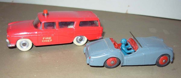 Dinky, triumph tr-2 111 c9 ('56) & Nash rambler fi: Dinky, triumph tr-2 111 c9 ('56) & Nash rambler fire chief car 257 c9 ('61)