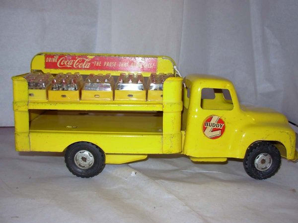 Buddy L Coca Cola International truck, late 50's t: Buddy L Coca Cola International truck, late 50's to early 60's, w/5 cases of coke. Very good cond.