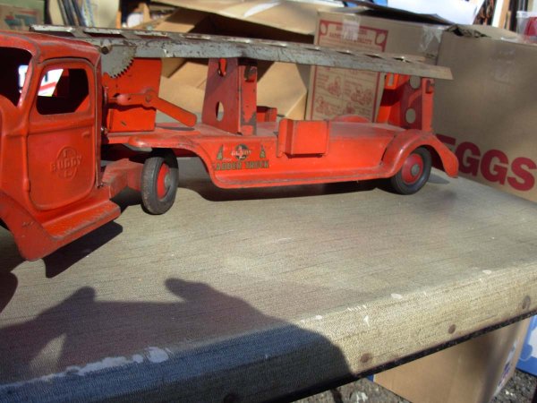 Buddy L fire ladder tractor trailer ride on, no ex: Buddy L fire ladder tractor trailer ride on, no extra ladders, no seat and no handle good cond