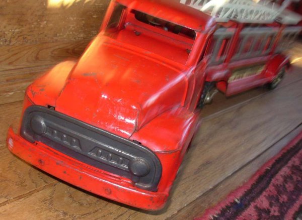 Buddy L fire ladder tractor trailer 29" long very : Buddy L fire ladder tractor trailer 29" long very good cond 1955-1956
