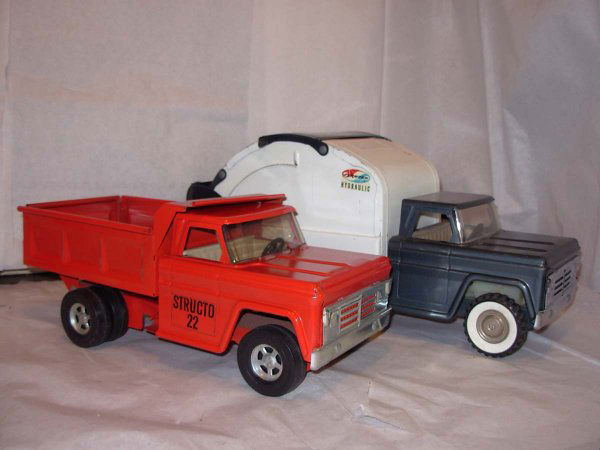 Structo #22 Ford Dump & Structo Hydr. Sanitation: Structo #22 Ford Manual Dump truck, & Structo Hydraulic Sanitation truck in excellent working condition.