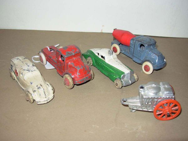 Barclay?? 5 pieces lot; a green & white Police car: Barclay?? 5 pieces lot; a green & white Police car 4 3/8" lg very good cond, a white Ambulance 3" lg complete but damaged, a silver Military Chow Wagon "U.S-70" 2 1/2" lg excl cond, a blue & red Mack