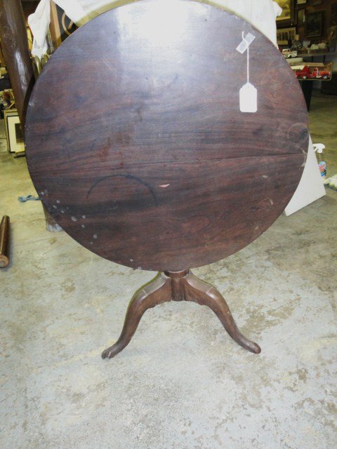 18th c. tilt top tea table: 18th c. tilt top tea table