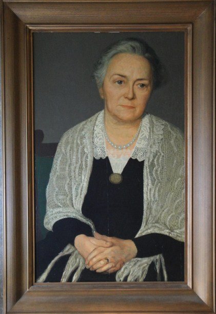 O/B Portrait of older woman wearing shawl in photo: O/B Portrait of older woman wearing shawl in photographic quality, signed Claude Buck 1931 (1890-1974 Calif. & Illinois). 15.5" x 29"