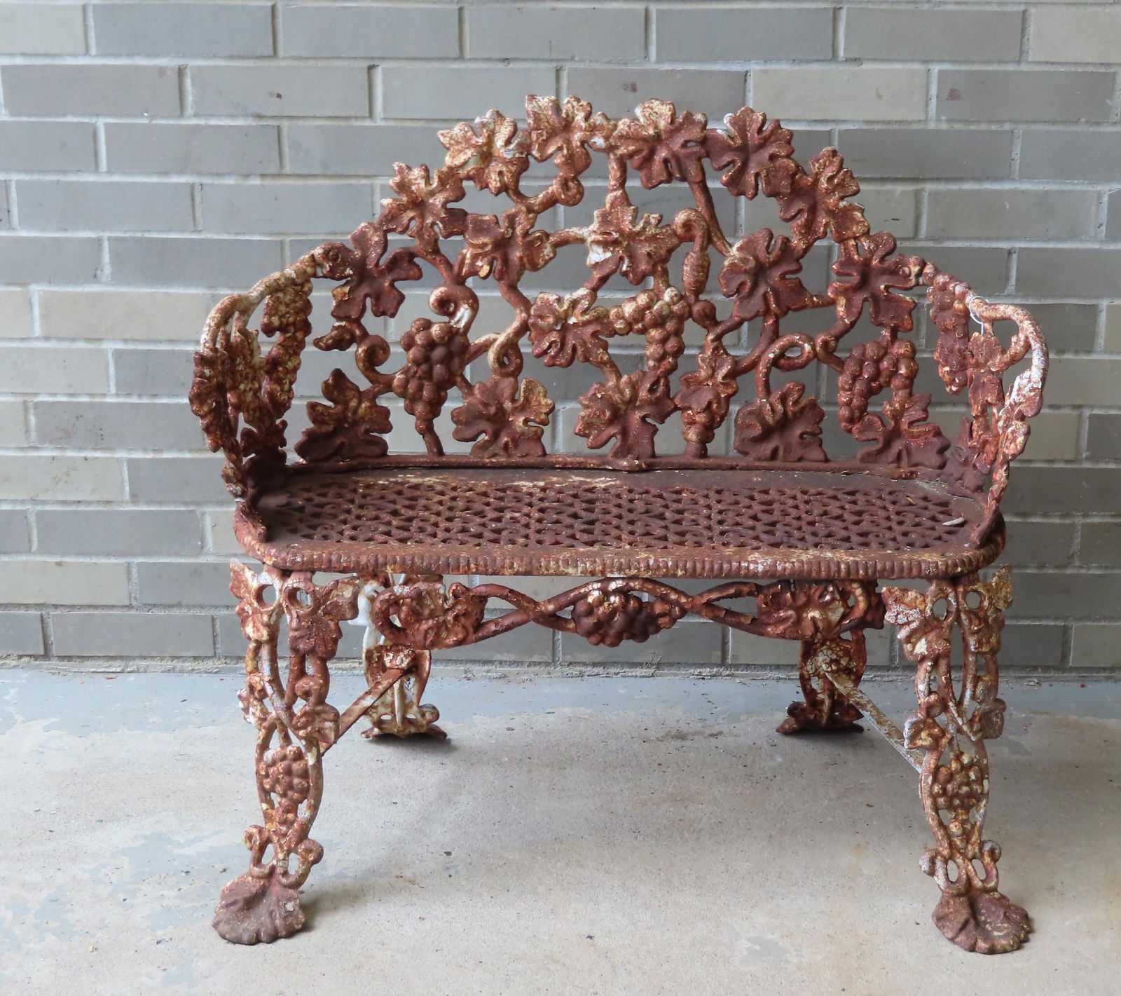 A cast iron grape pattern garden bench, openwork grate (1 of 4)
