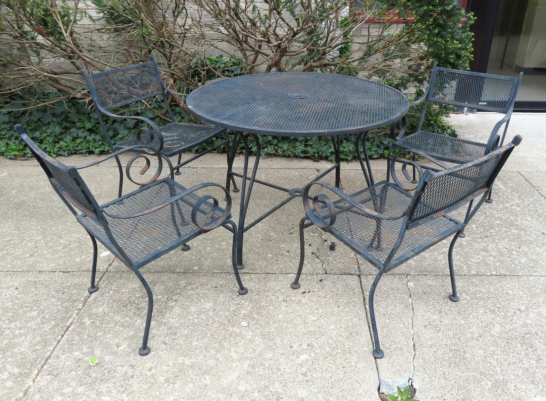 A Woodard wrought iron mesh patio set consisting of a (1 of 6)