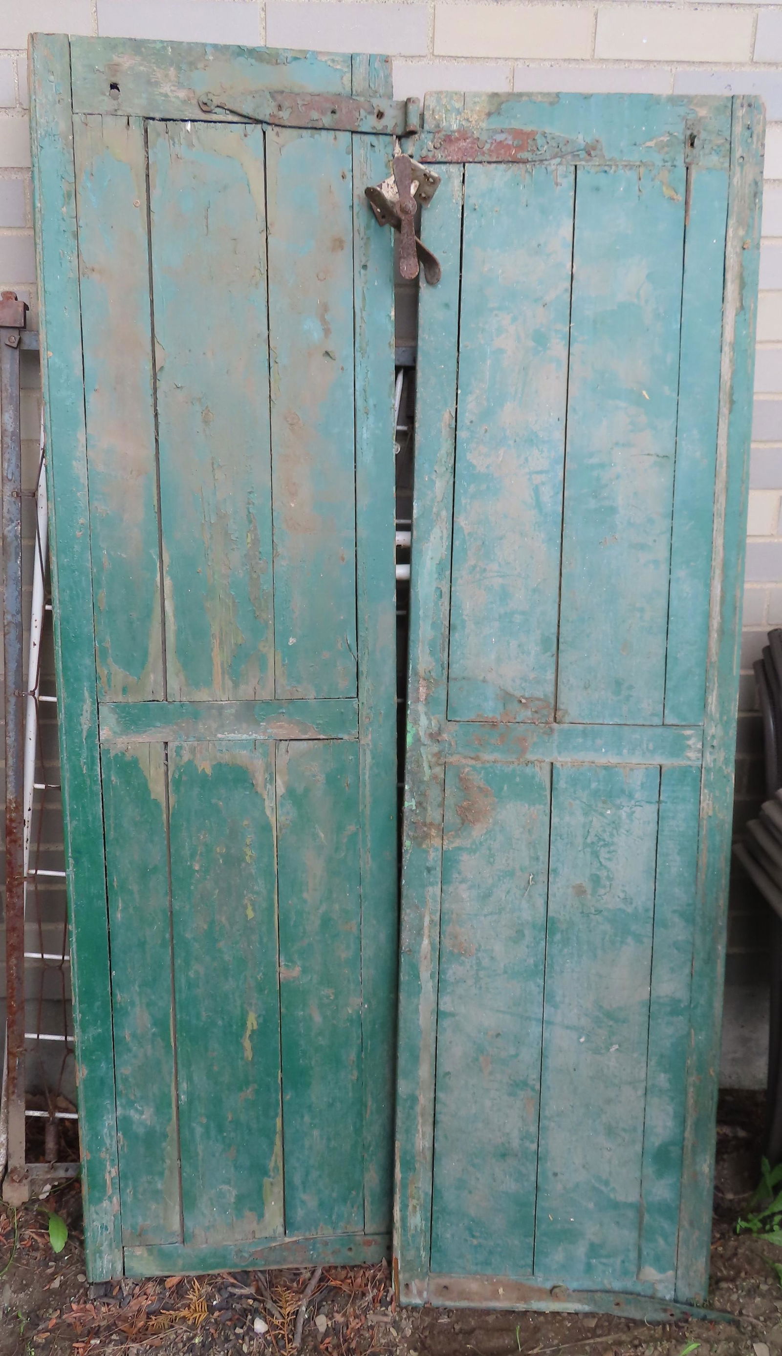 Grouping of 8 matching green shutters all with original (1 of 10)