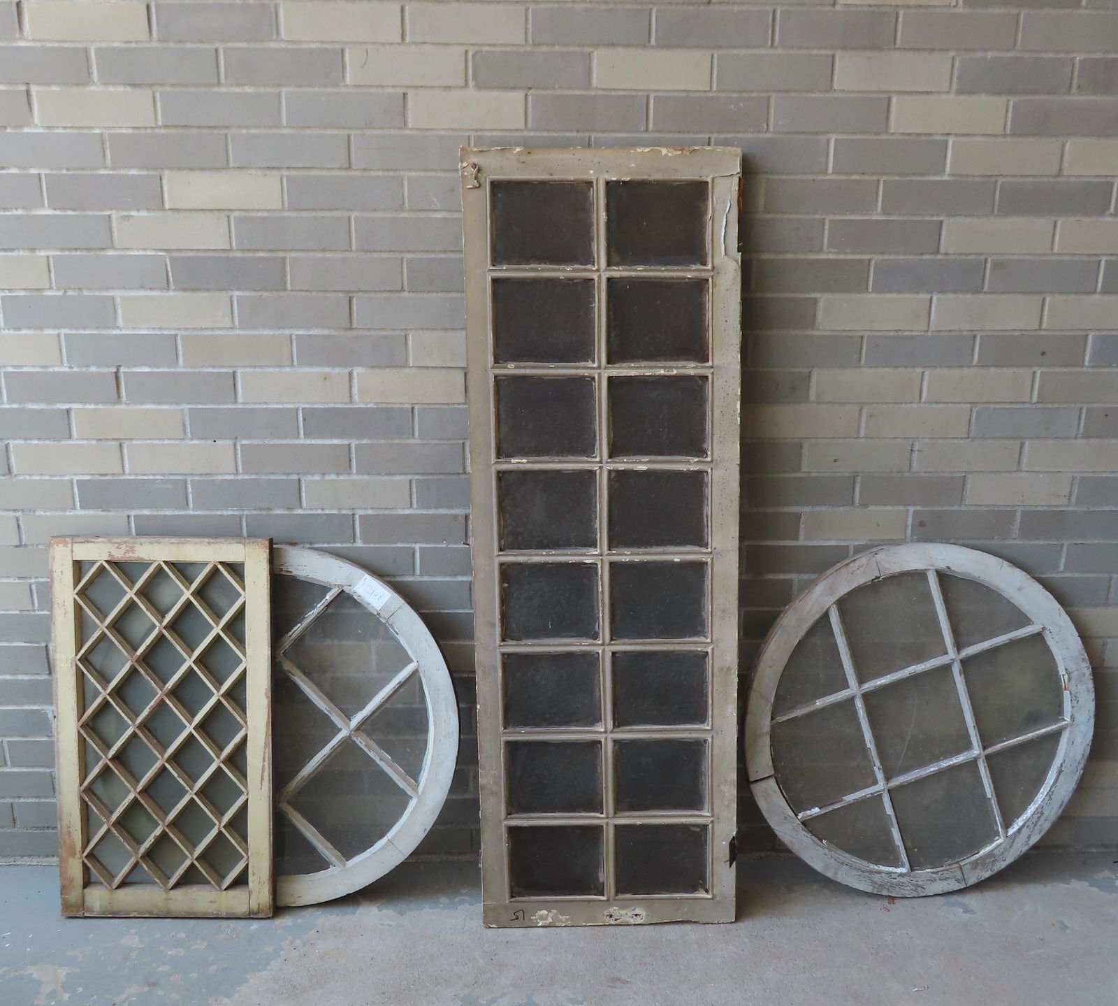 A grouping of 4 vintage  windows, late 19th to early (1 of 11)