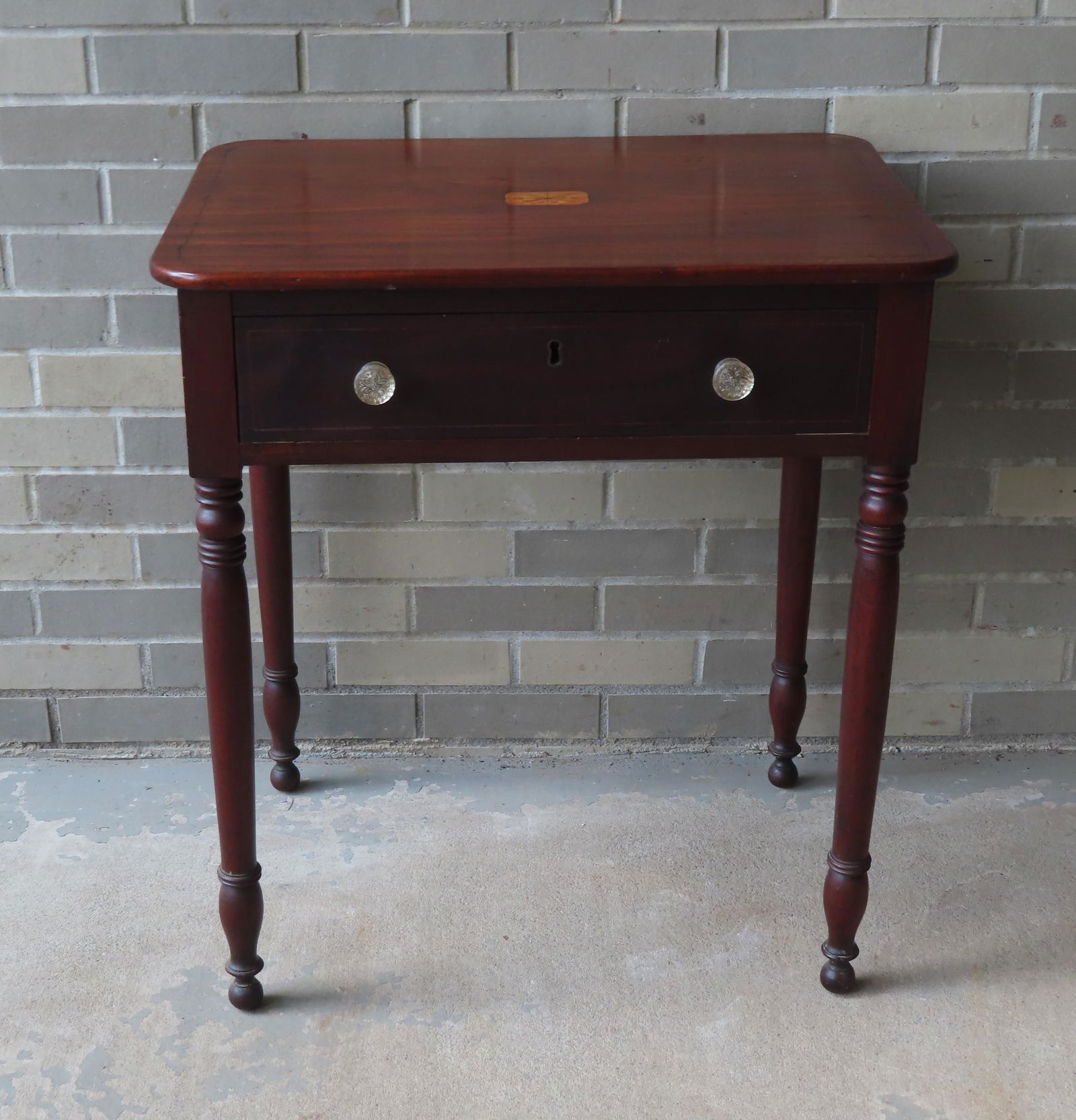 A Sheraton 1 drawer stand having a small rectangular (1 of 5)