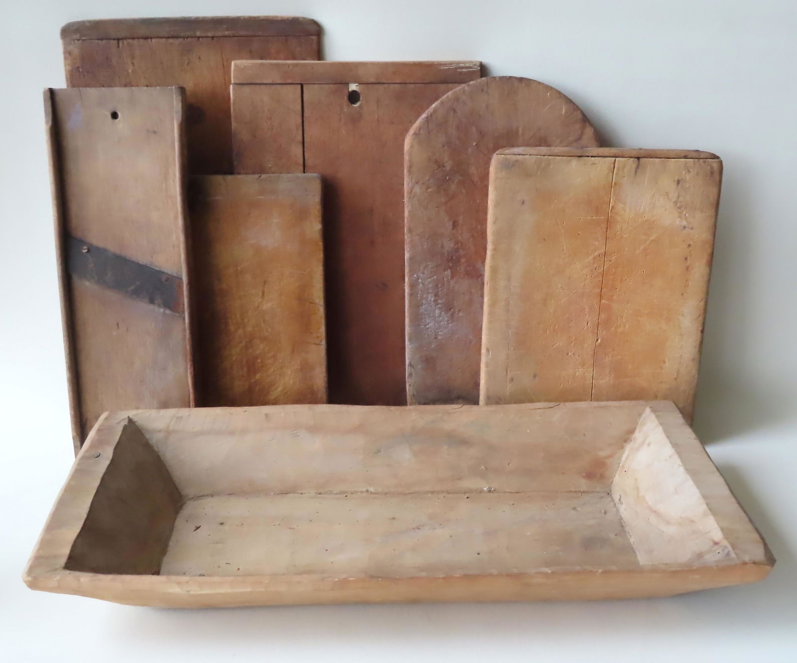 Grouping of early treenware including: 5 cutting (1 of 9)