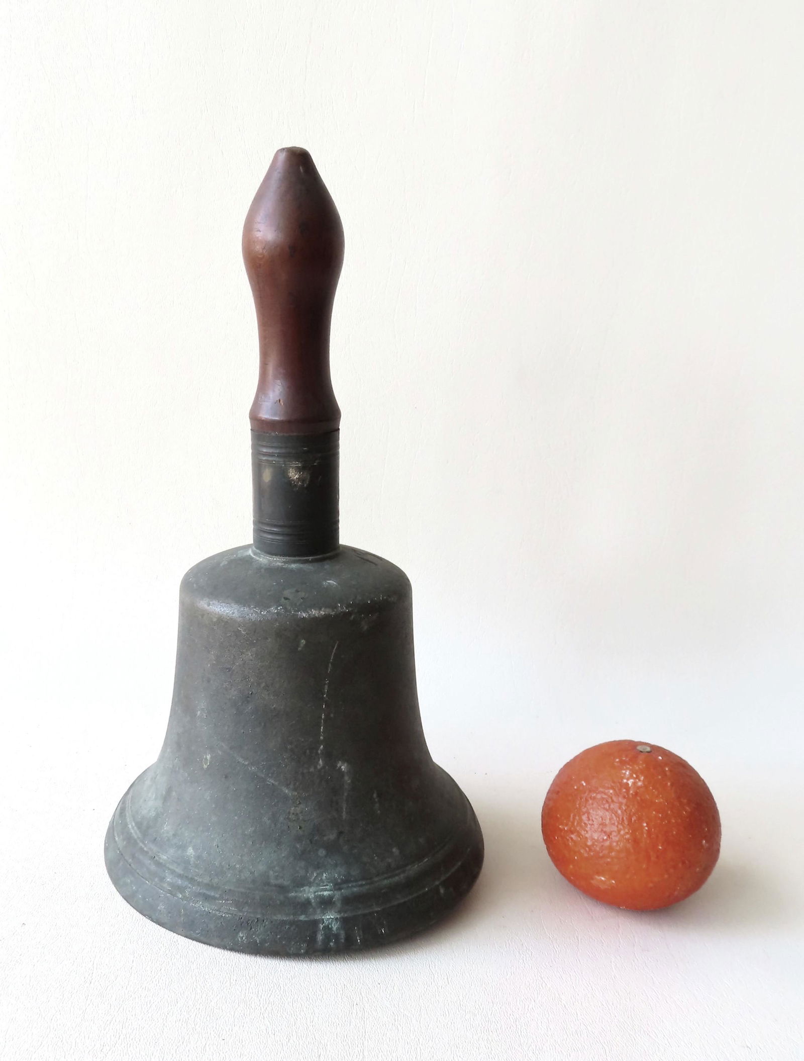A large early bronze hand bell, probably 18th century (1 of 5)