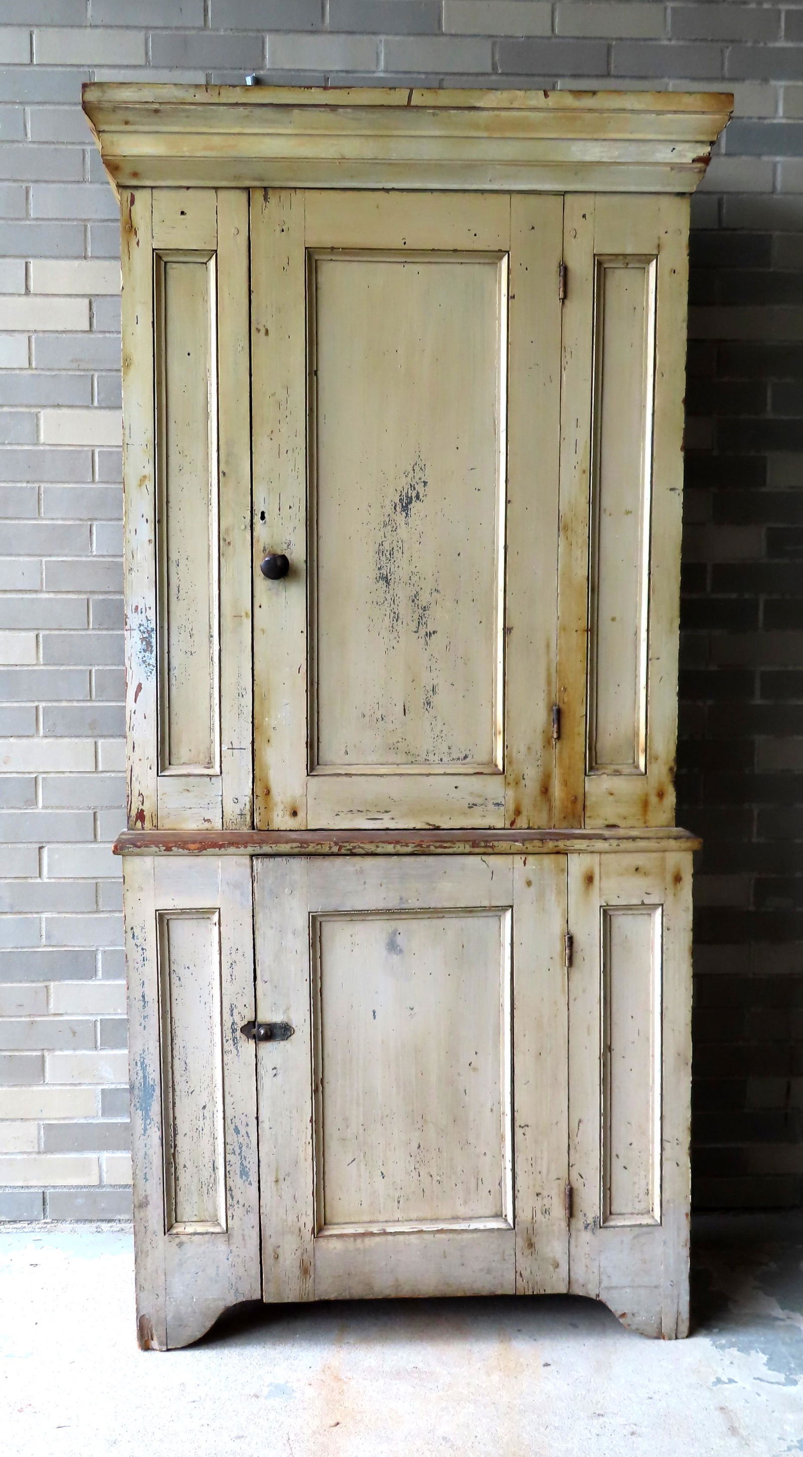 An exceptional Norwalk Connecticut cupboard-19th c. (1 of 16)