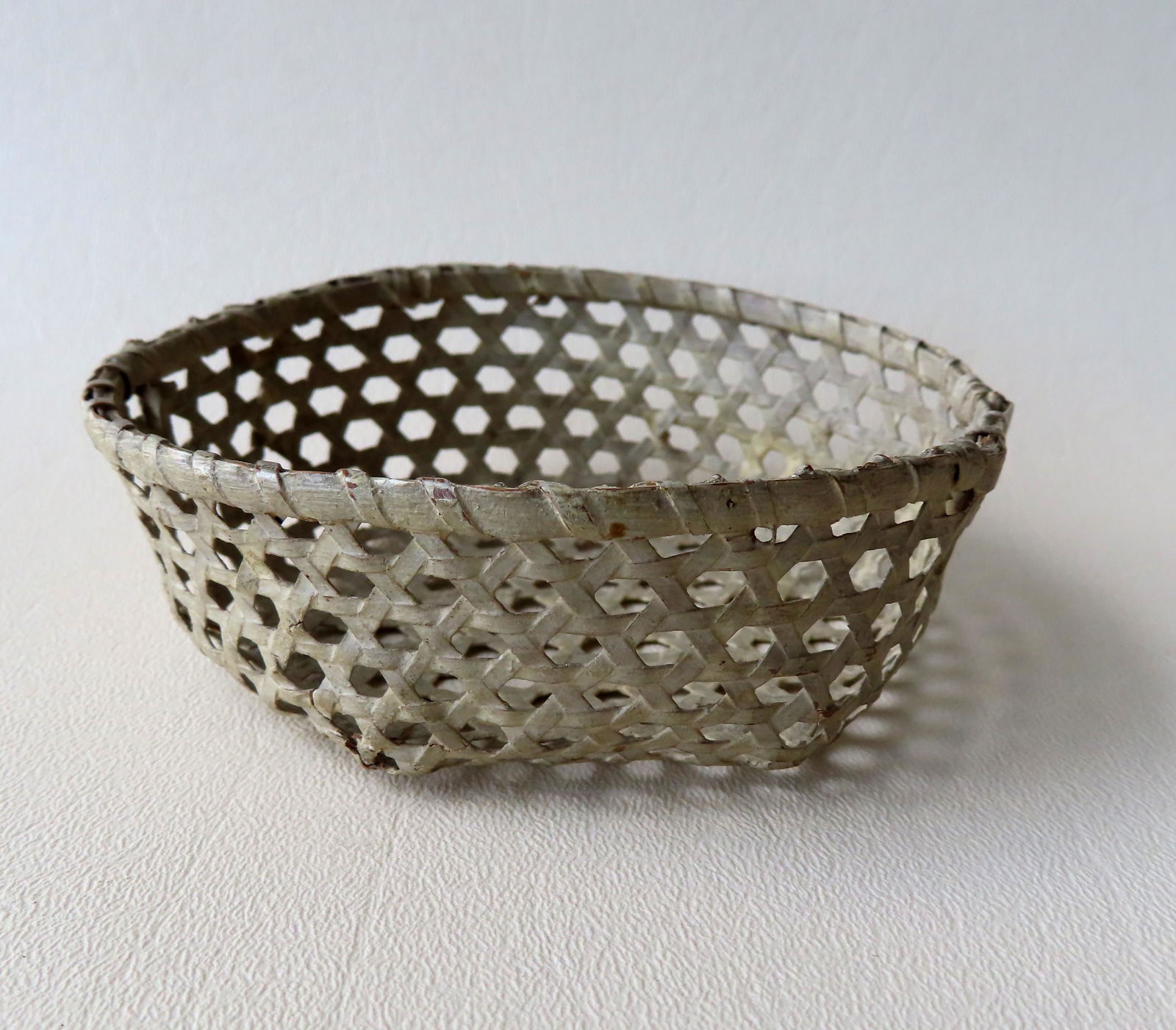 A miniature cheese basket in old white paint. One small (1 of 3)