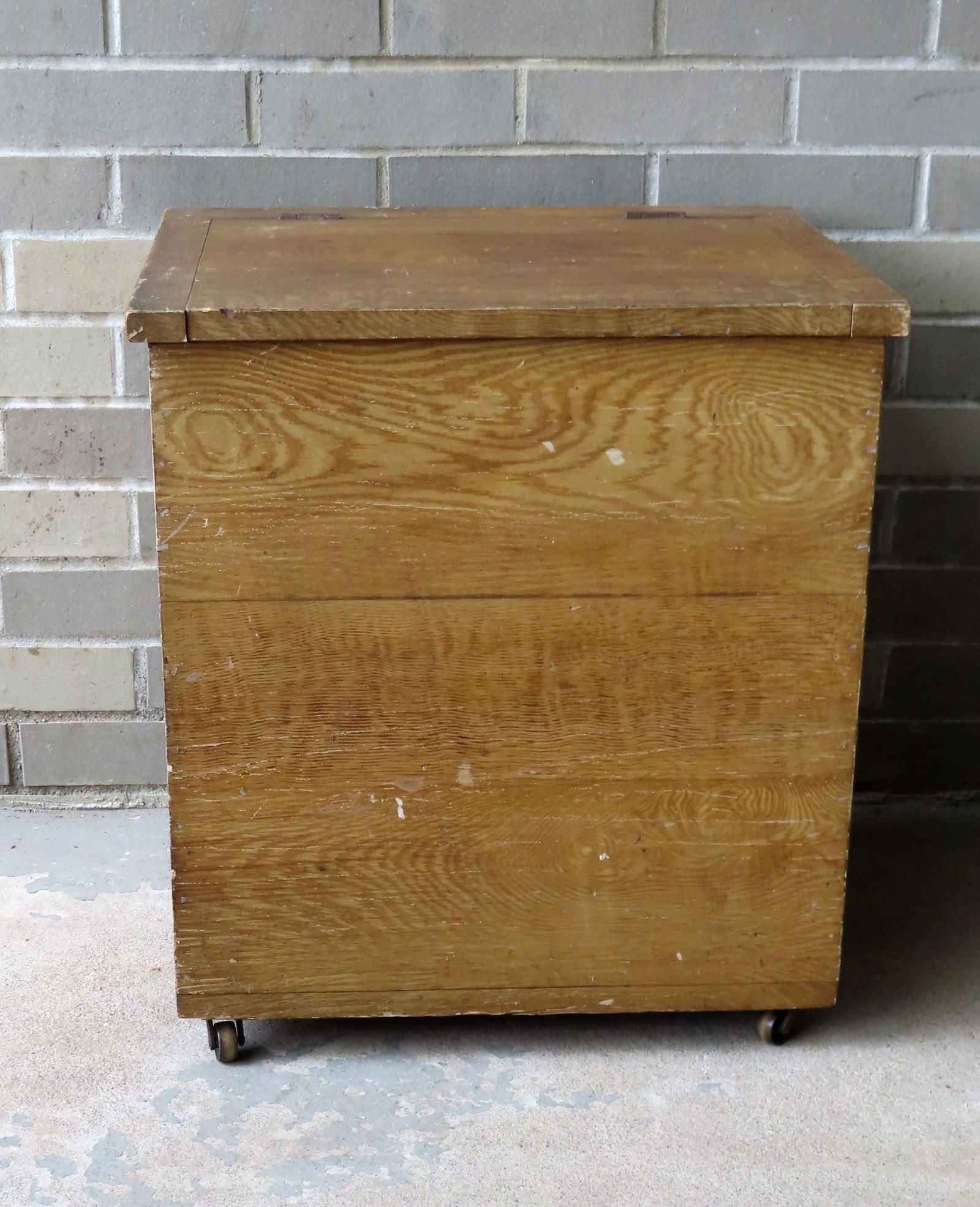 Grain painted wood box in original paint, mid to late (1 of 6)