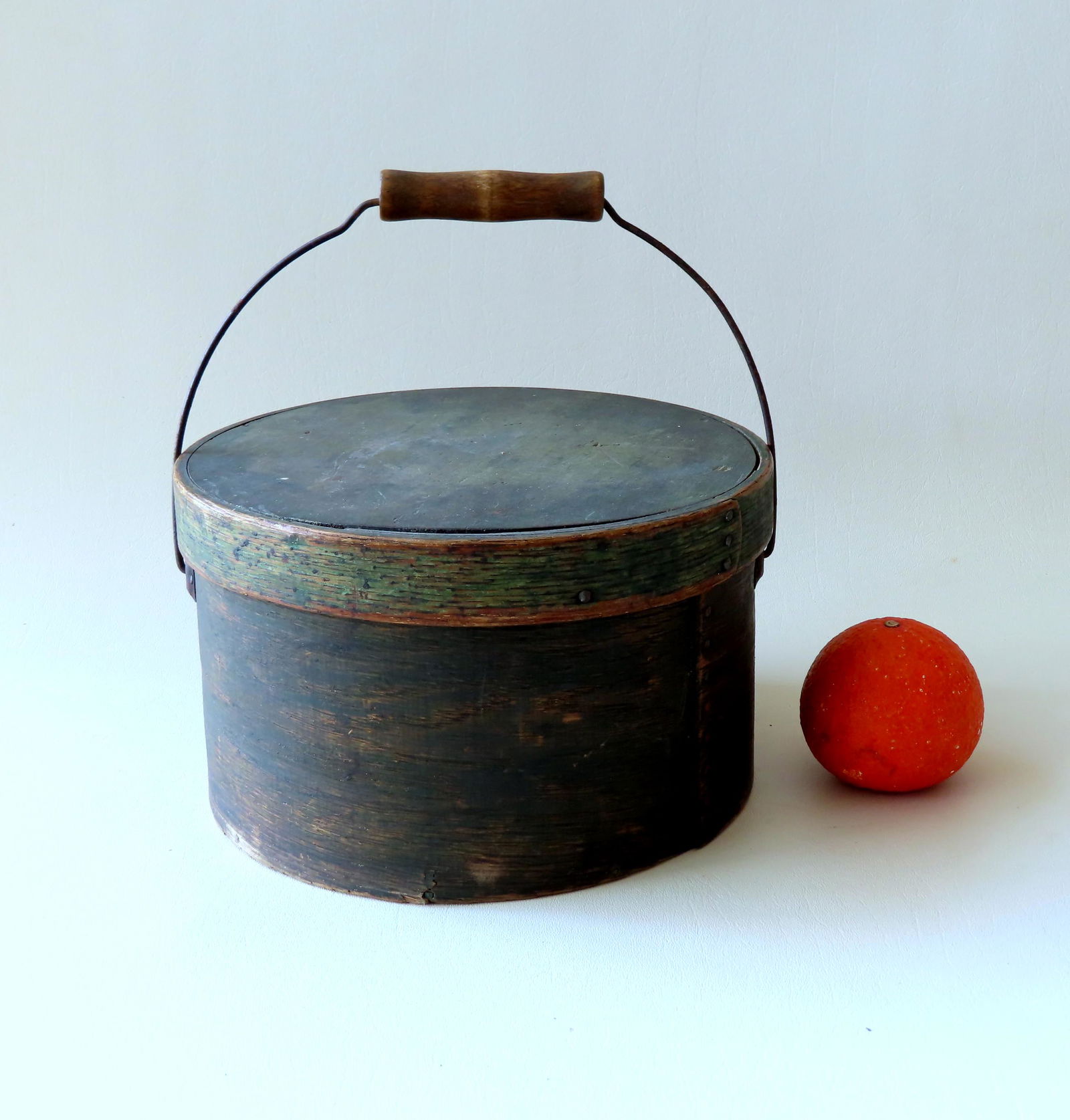 Pantry box in original green paint with wire bail (1 of 4)