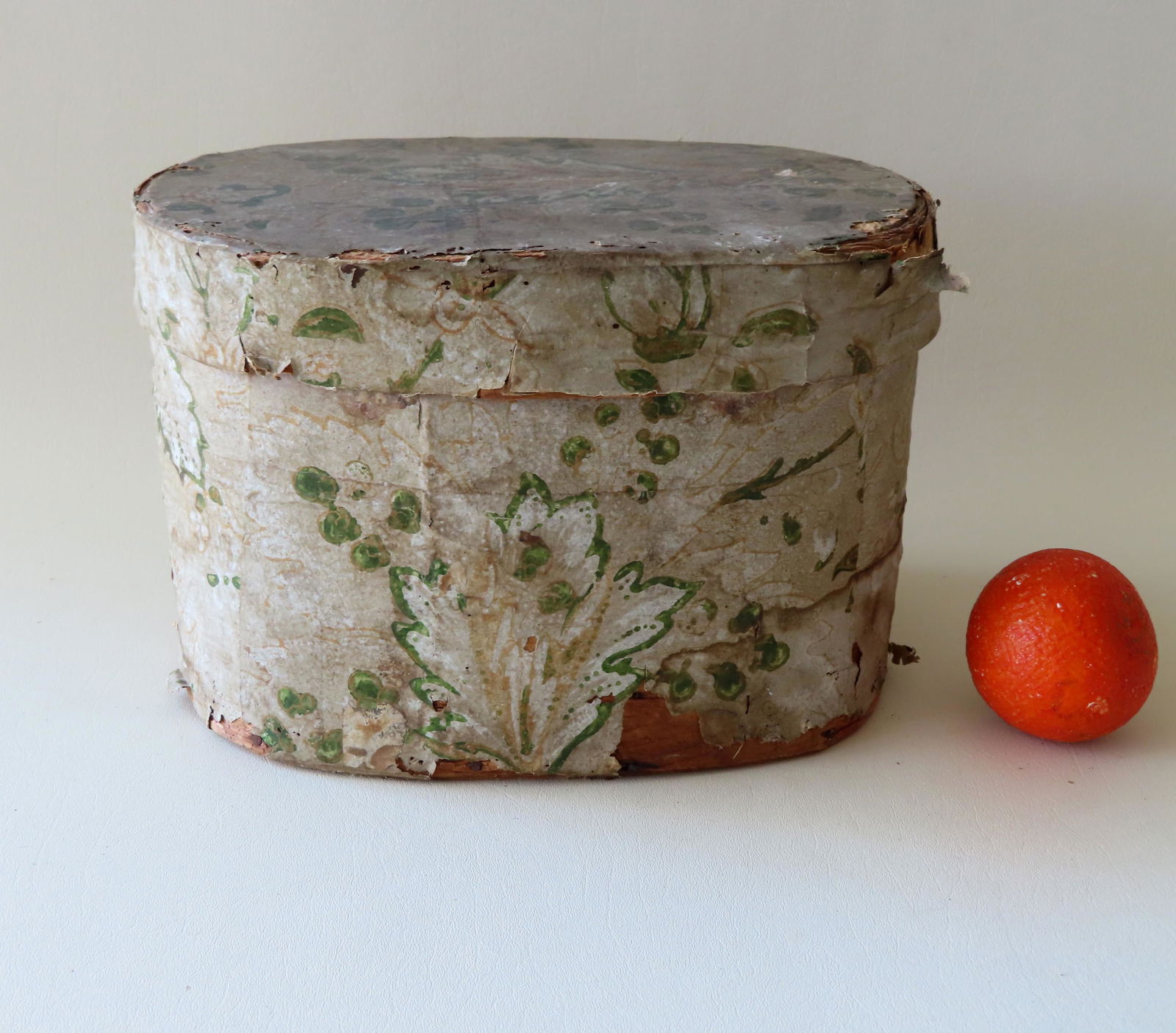 A Hannah Davis signed band box  decorated with floral (1 of 7)