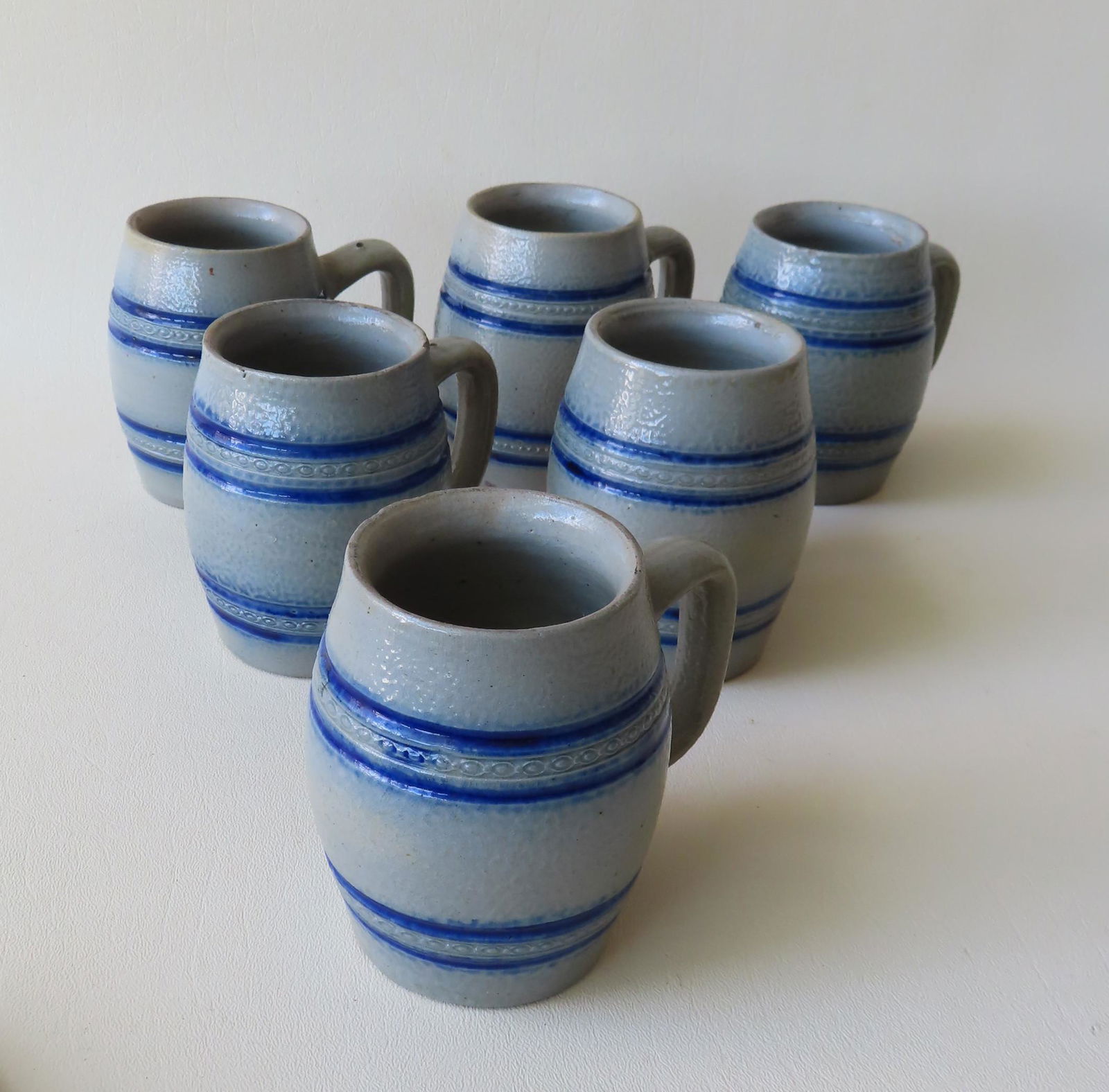 Set of 6 stoneware mugs with cobalt blue bands, late (1 of 5)