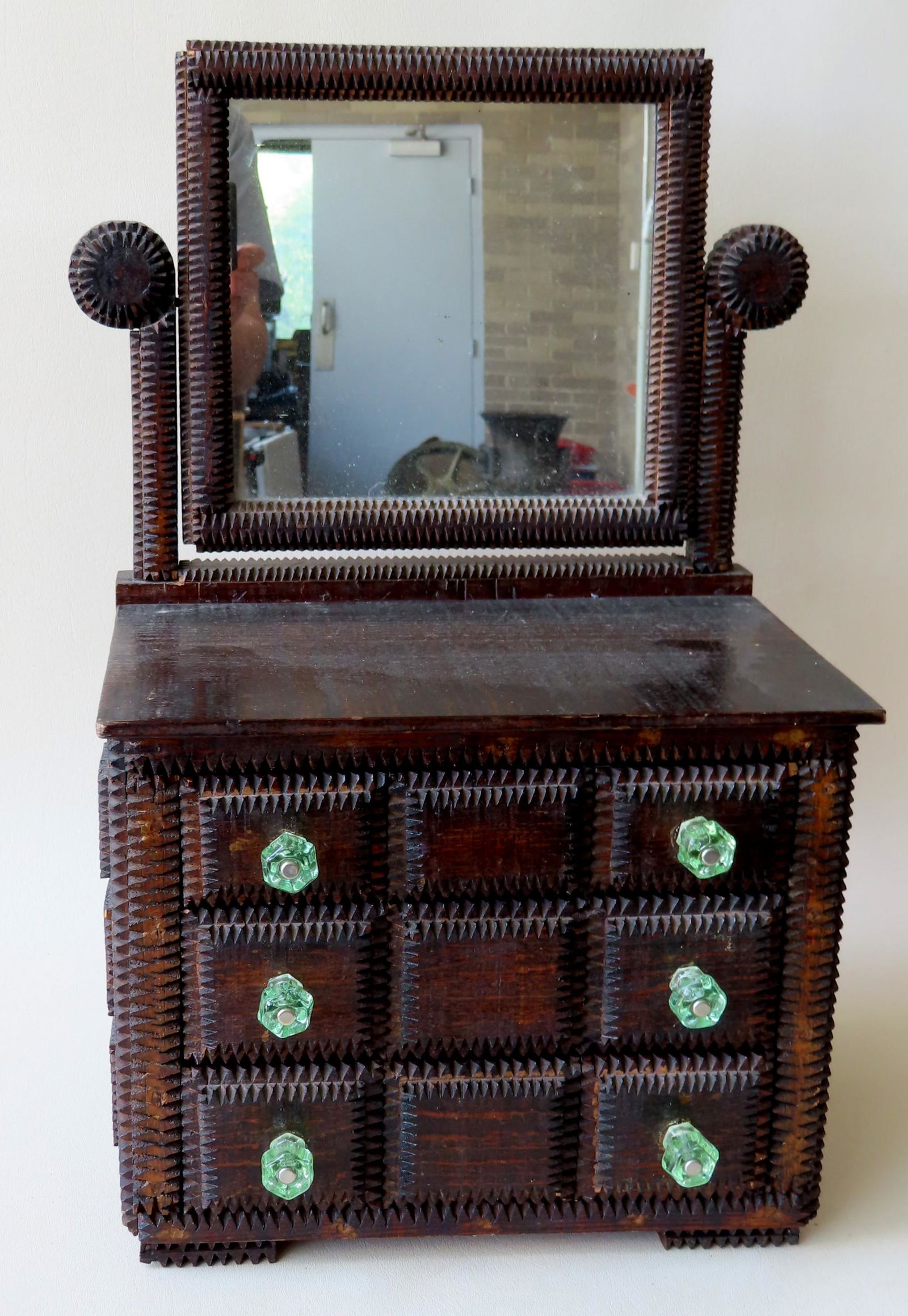 A clean trampart dresser with mirror having 3 drawers (1 of 10)