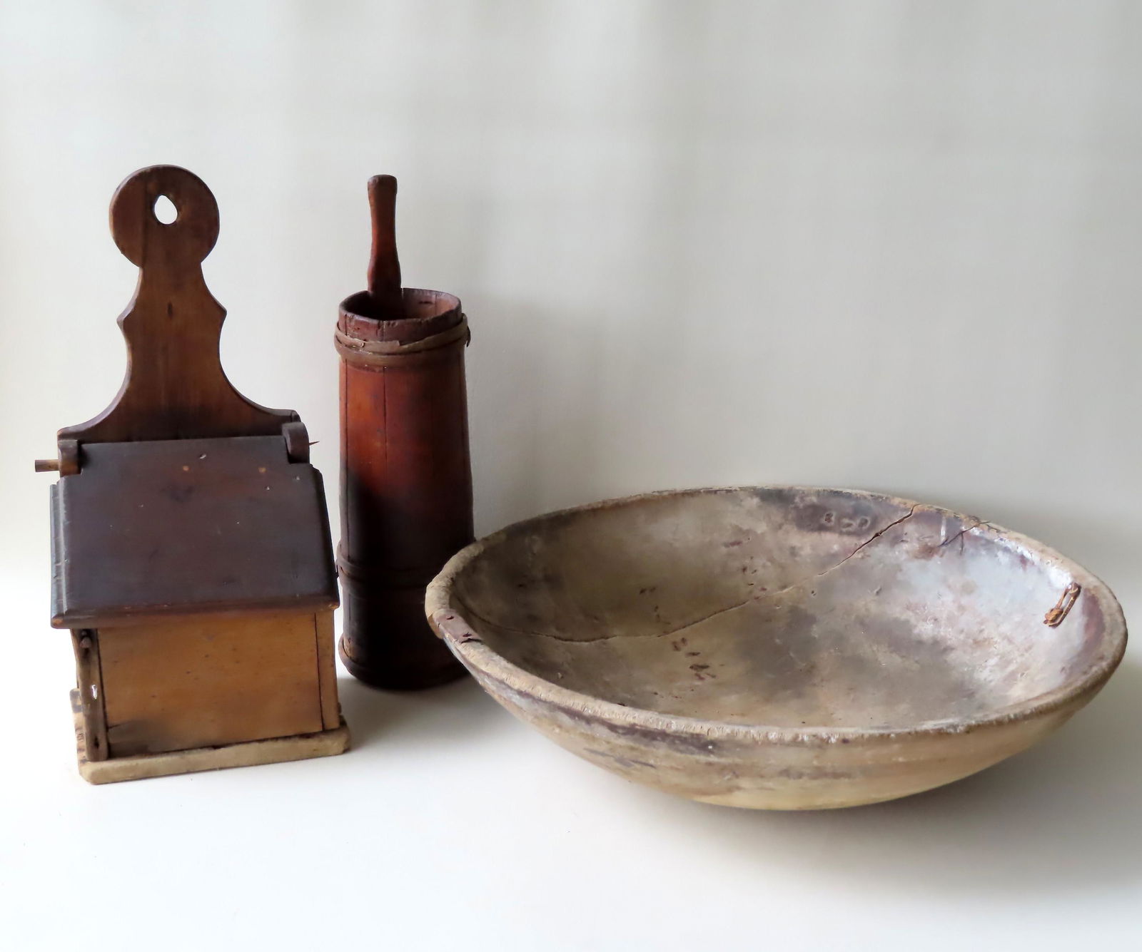 Grouping of 3 early wooden primitives in need of (1 of 15)