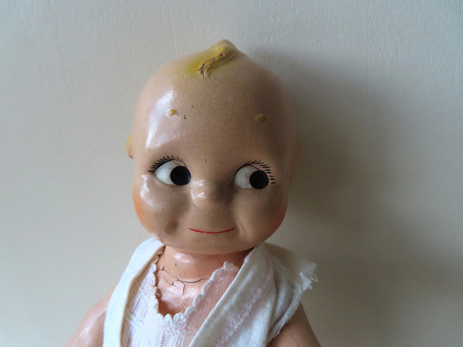 Kewpie Cameo doll, all composition with light crazing (1 of 7)