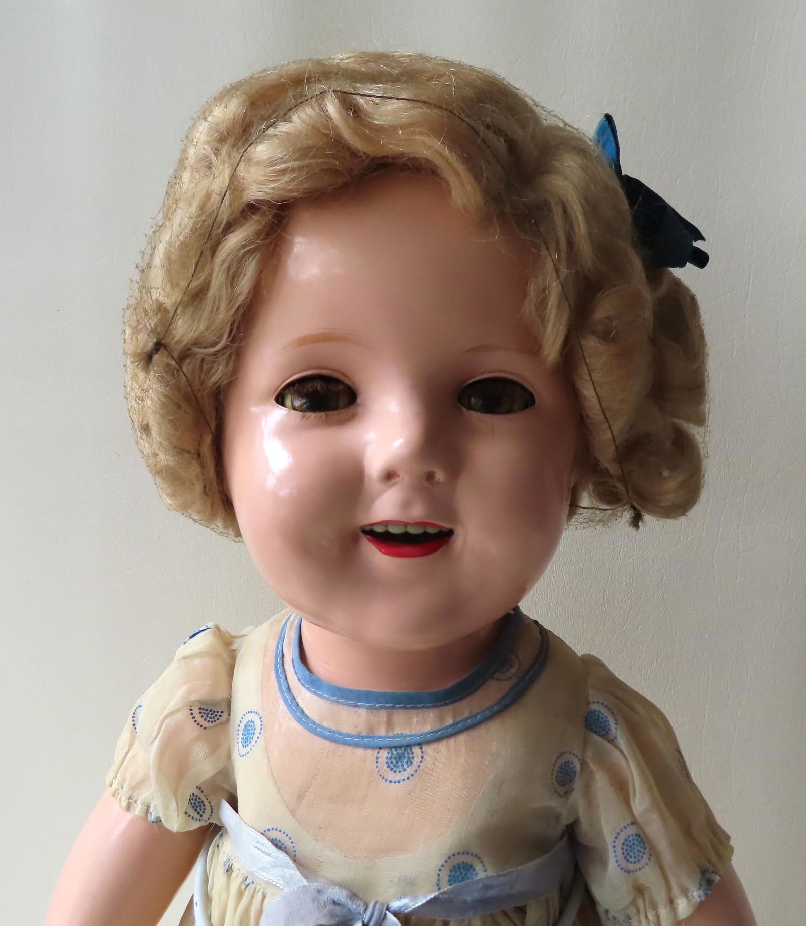 Shirley Temple doll from 1934, all original (1 of 8)