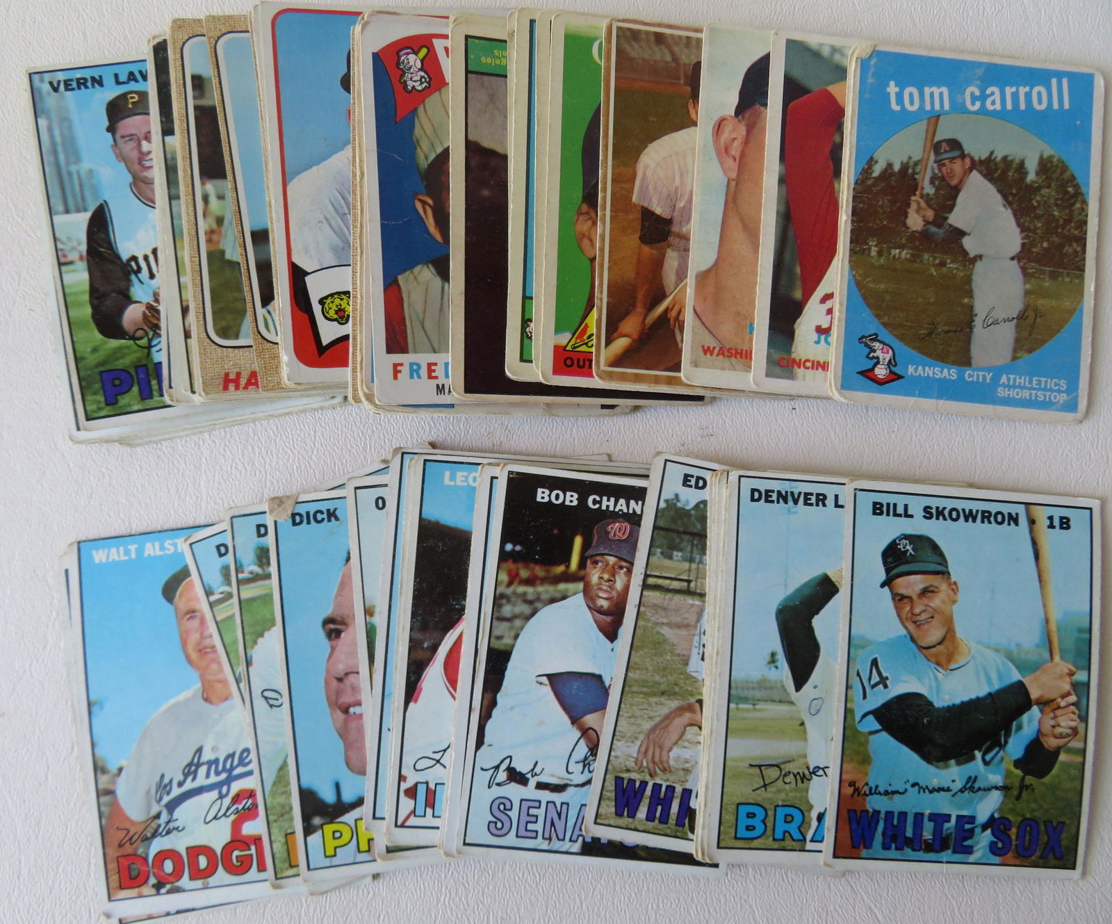 A grouping of 80 Topps baseball cards 1966-1968. Some (1 of 8)
