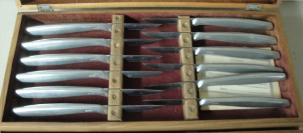 Signed Gerber cutlery set in original fitted woode: Signed Gerber cutlery set in original fitted wooden box . This is from the "Legendary Blades" collection and each of the 12 steak knives has a name of a famous sword including Excalibur. The second l