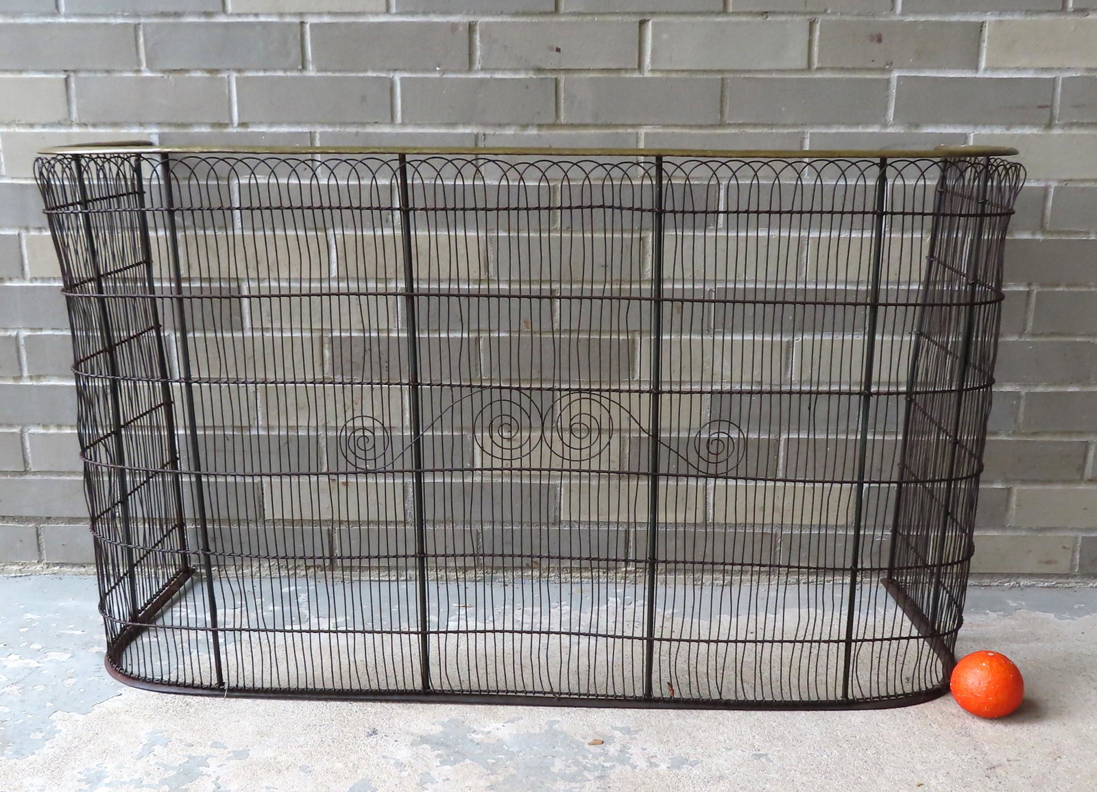 A federal wire and brass fireplace screen, early 19th: A federal wire and brass fireplace screen, early 19th century, very good condition. Measures 41 1/2"W x 15"D x 23 3/4"H.