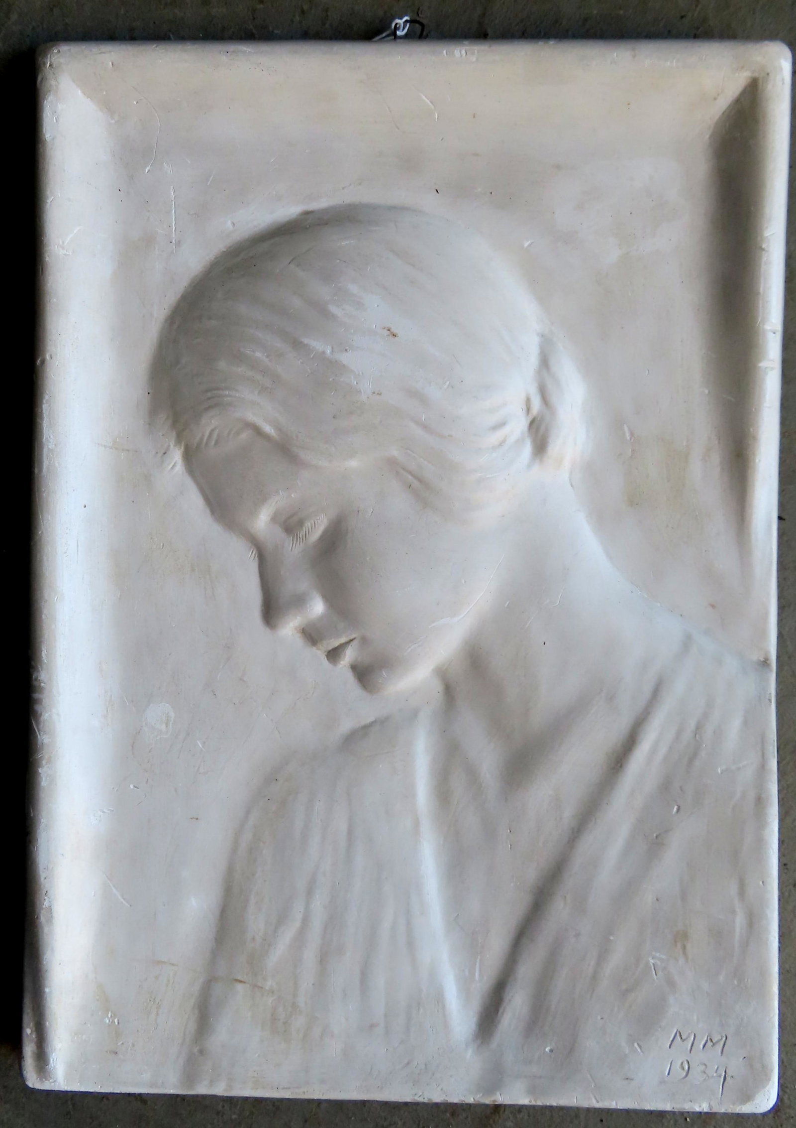 A good plaster wall plaque sculpture of a Spanish lady,: A good plaster wall plaque sculpture of a Spanish lady, signed M.M. lower right - reverse signed "Jose Mira (Malpica). Chip on reverse side, upper left corner not noticeable on front, otherwise very g