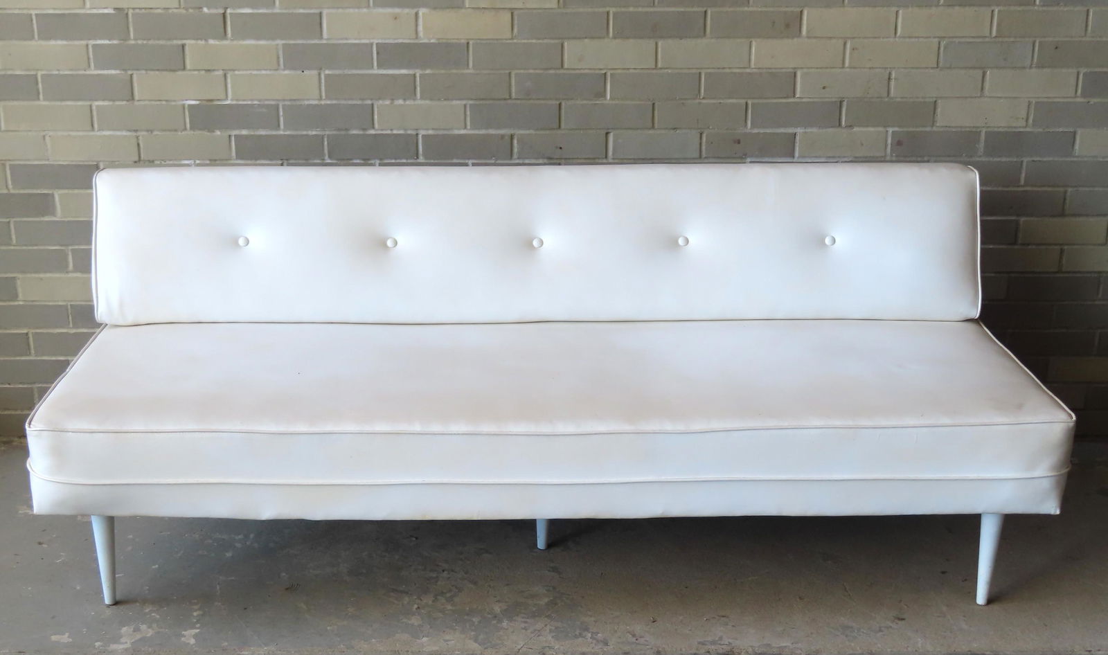 A mid-century modern white vinyl daybed with matched: A mid-century modern white vinyl daybed with matched removable tufted pillow back, very good condition. 74 1/2"L x 31"W x 16 1/2"H.